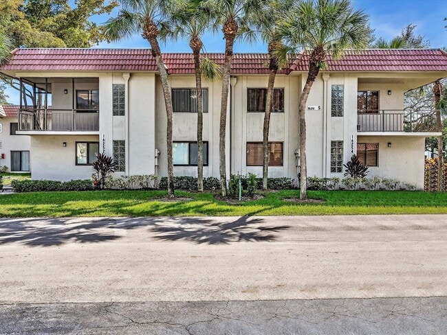 Building Photo - 16252 Laurel Dr