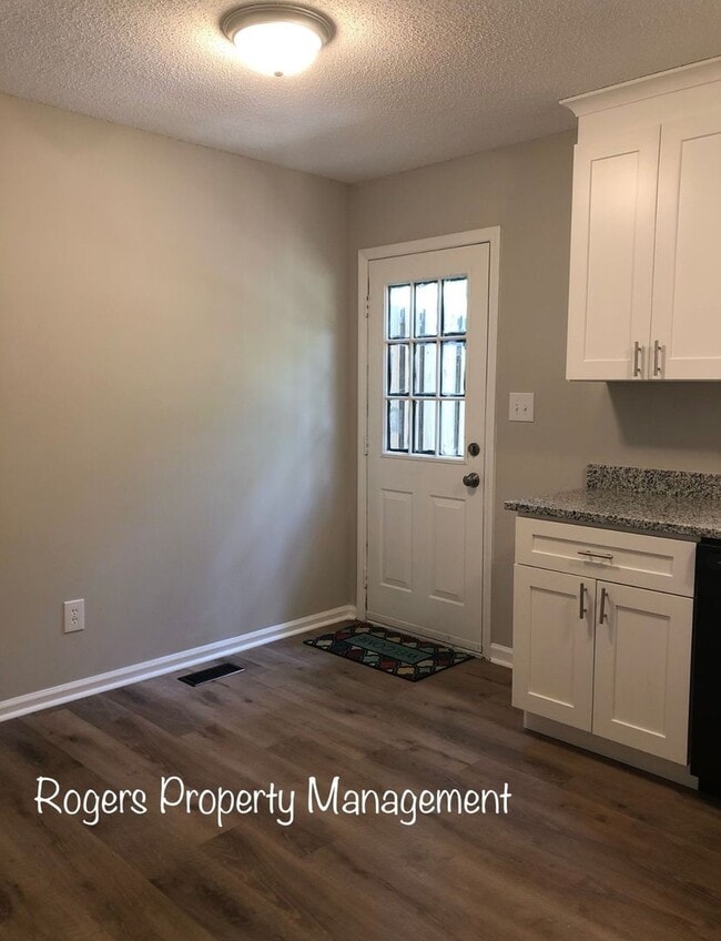 Building Photo - Convenient Modern Townhome in Creedmoor