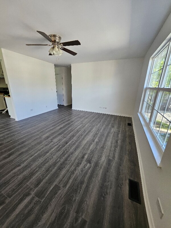 Foto del edificio - 341 Birchwood Ct