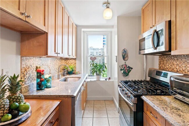 Building Photo - 811 Walton Ave