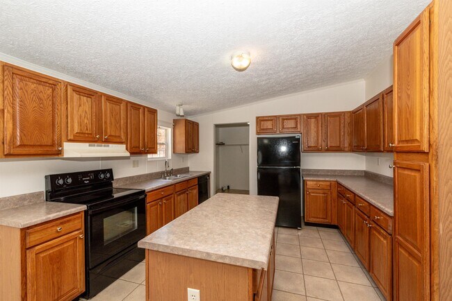 Building Photo - 530 Odell Rd