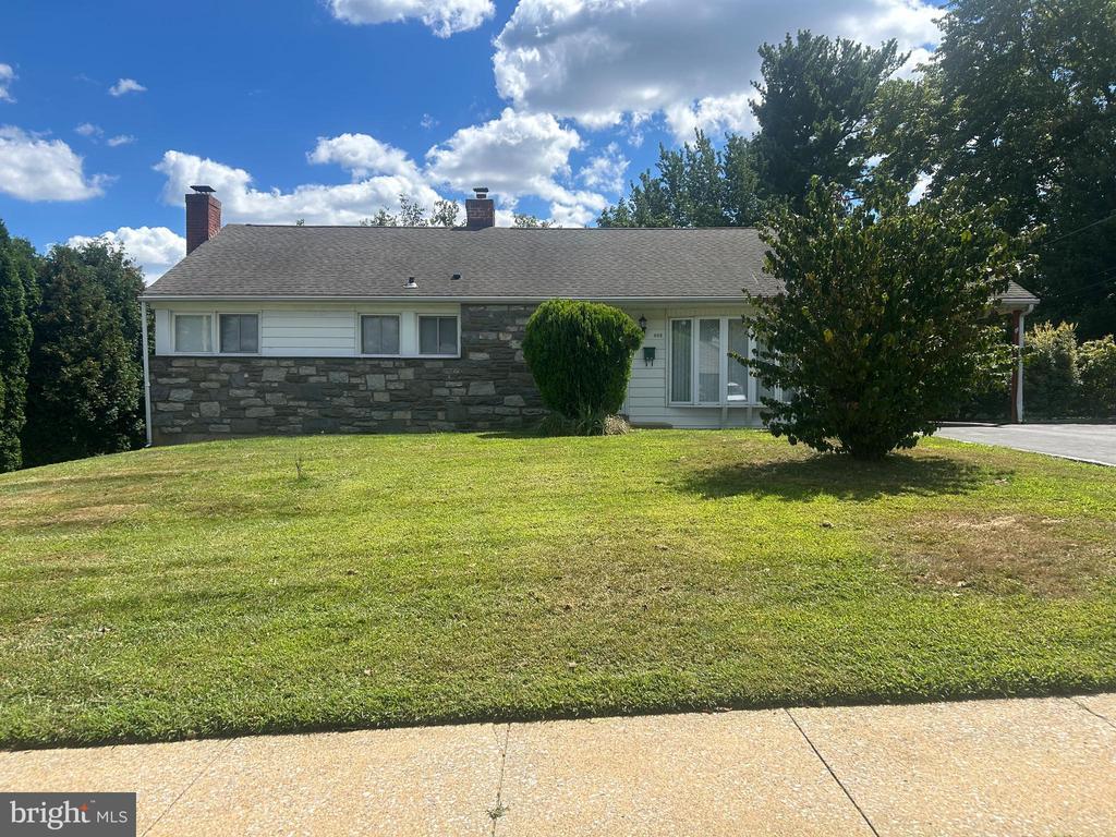 Foto principal - 409 Yale Ave