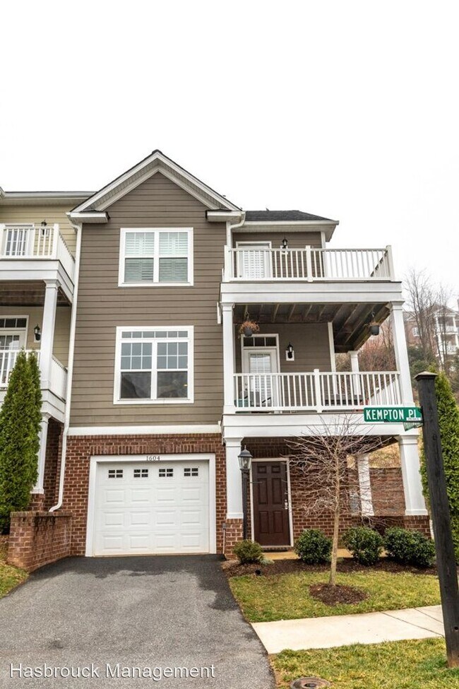Building Photo - 3 br, 2.5 bath House - 1604 Kempton Place