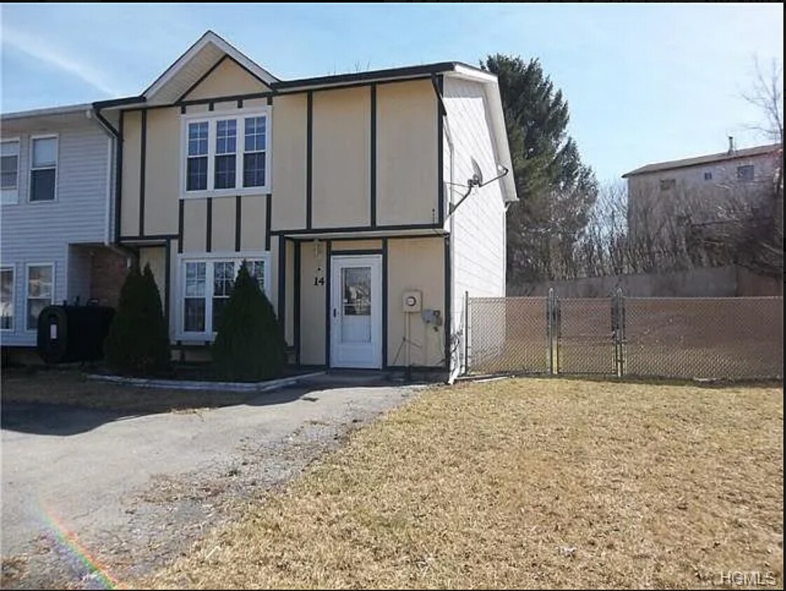 Primary Photo - 14 Columbine Ct