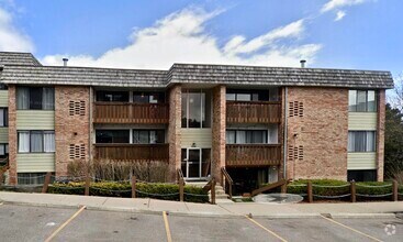 Building Photo - 2140 Pauline Blvd