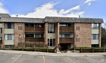 Building Photo - 2140 Pauline Blvd
