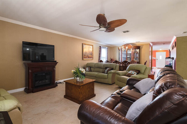 Foto del edificio - 6314 Kingston Ranch