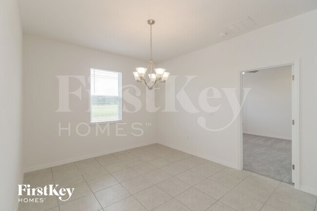 Foto del edificio - 596 Crown Rose Dr