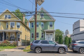 Building Photo - 19 Lyons Pl