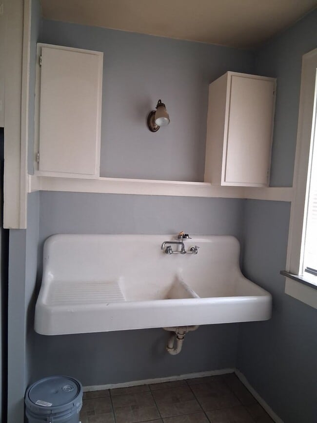Building Photo - Welcome to 5028A Mardel in St. Louis, MO!
