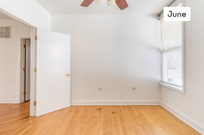 Foto del edificio - ROOM ONLY in 4-bed/2.0-bath Home