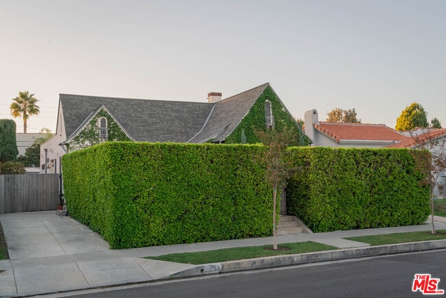 Building Photo - 513 N Mansfield Ave