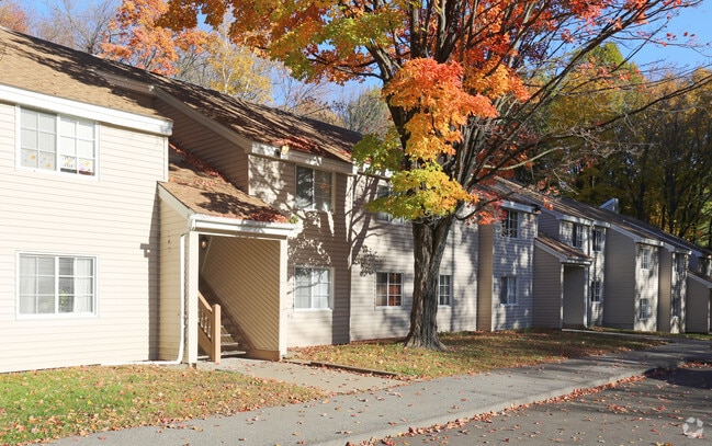 Building Photo - Fox Run Apartments