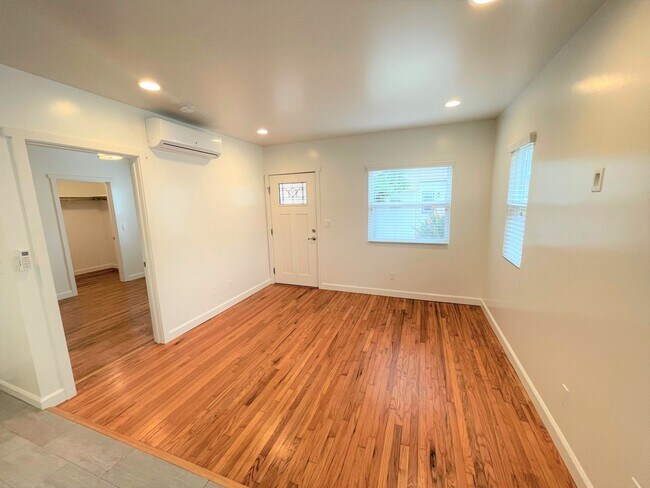 Foto del edificio - Remodeled Midtown Apartment w/Air Conditio...