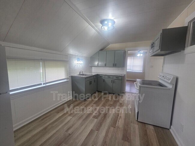 Foto del edificio - 3115 S Forest Ave