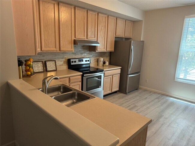 Building Photo - 3325 Domain St