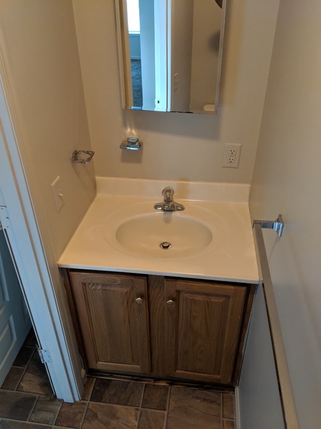 1/2 bath - 357 Braeside Ave