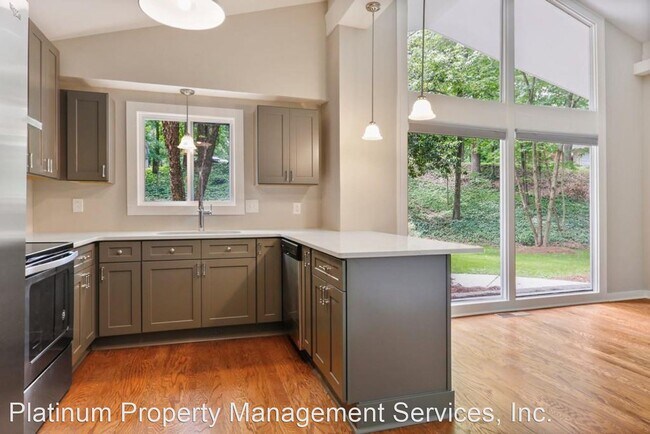 Foto del edificio - 4 br, 3 bath House - 360 Castleridge Dr