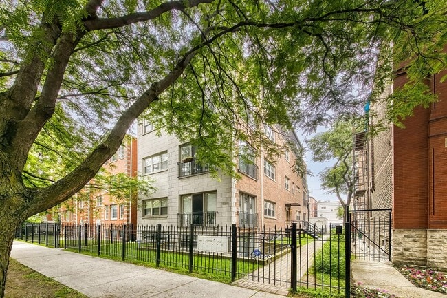 Building Photo - 1540 N Claremont Ave