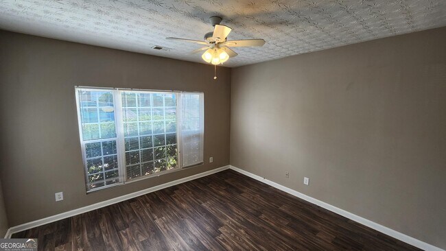 Foto del edificio - 1717 Carrington Dr