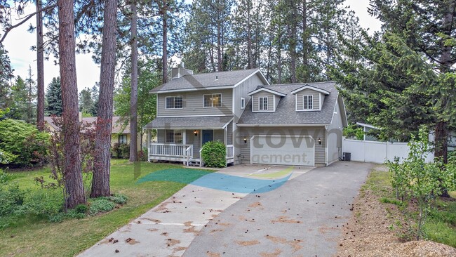 Building Photo - 4 Bedroom 4 Bathroom Home with Attached 2-...