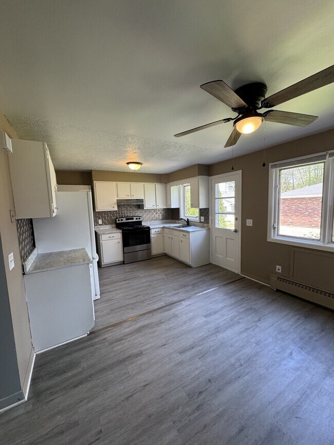 Foto del edificio - 3736 Woodford Ave NW