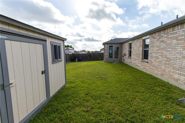 Building Photo - 2203 Love Rd
