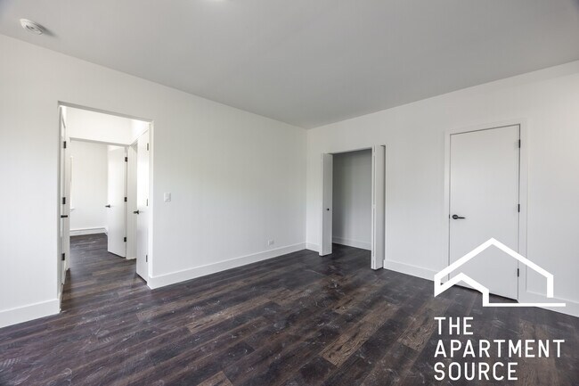 Building Photo - 1553 W Hollywood Ave