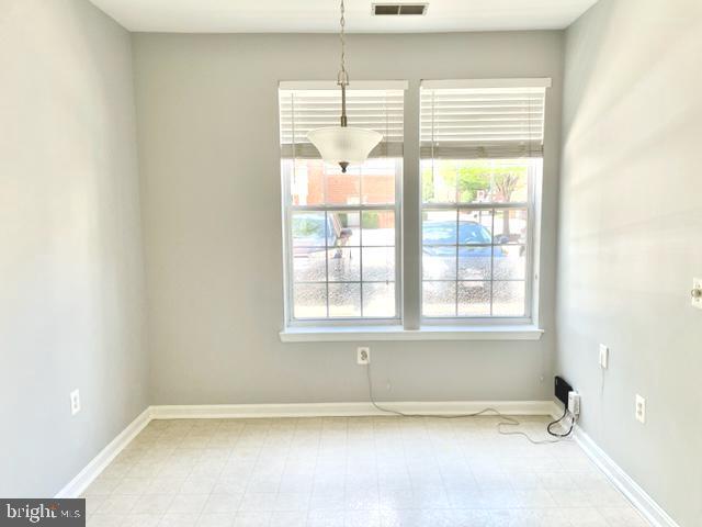 Building Photo - 701 Fallsgrove Dr