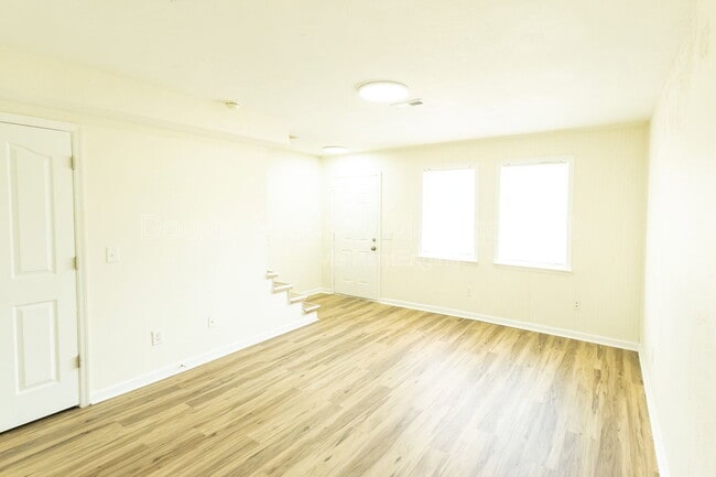 Building Photo - 3627 6th Ave