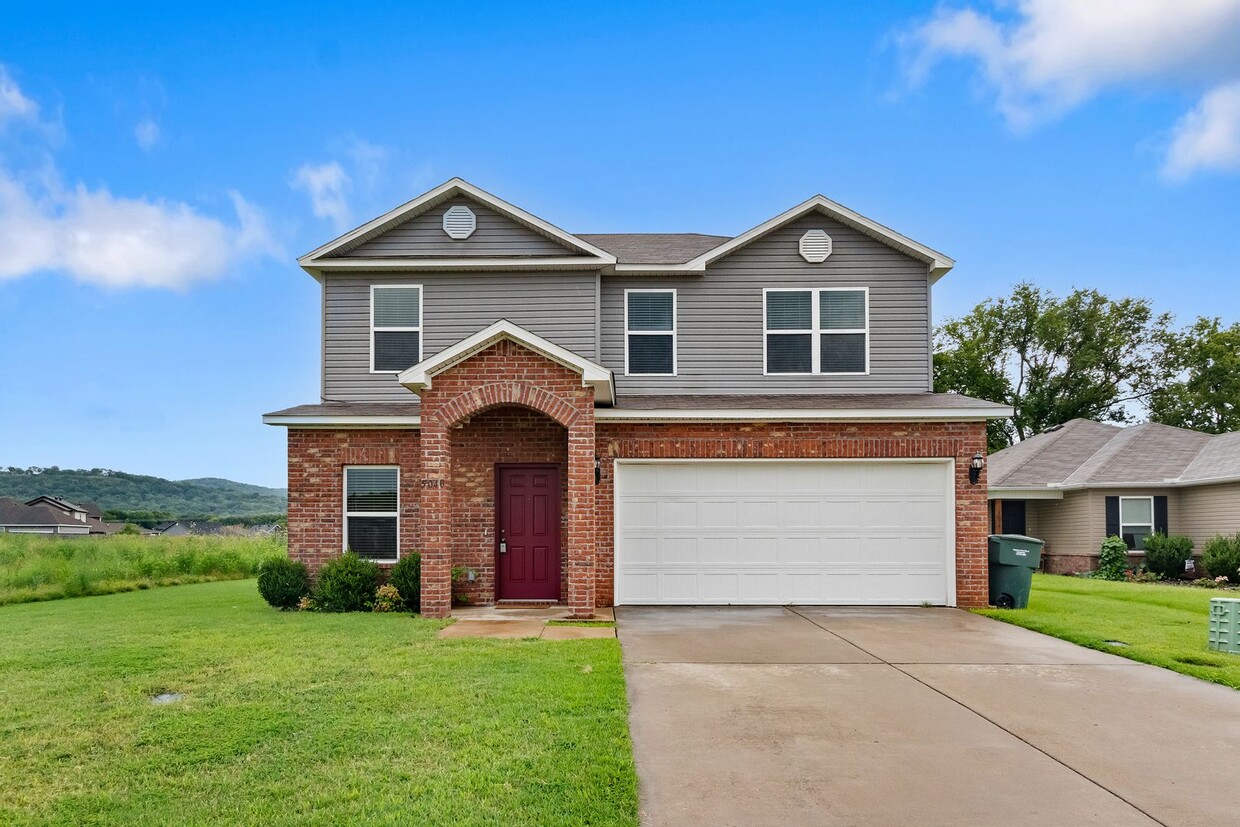 Foto principal - Beautiful home Located in desirable west F...