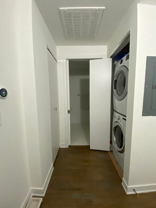 Foto del edificio - 650 W Wayman St