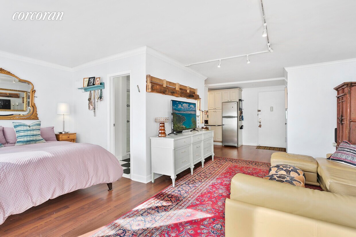 Foto principal - 245 E 24th St