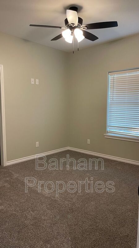 Building Photo - 307 Mackechney St