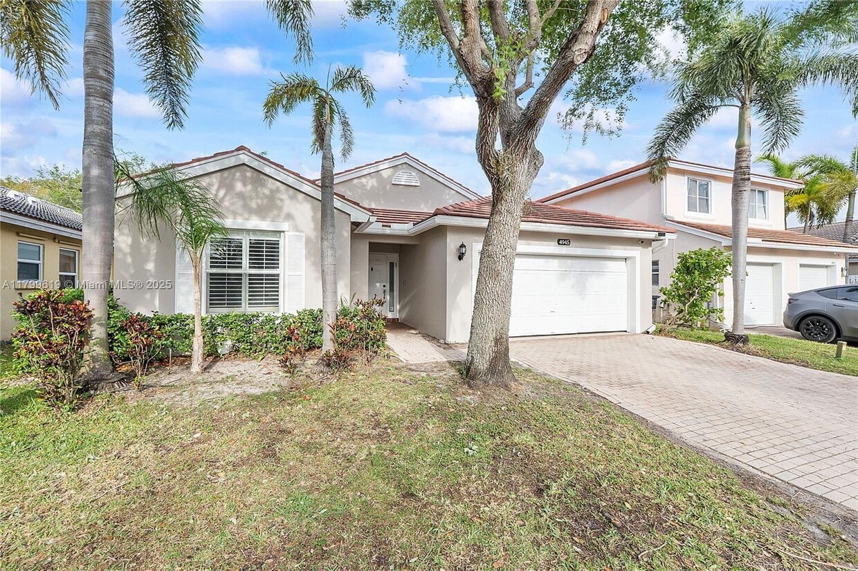 Primary Photo - 4945 SW 34th Ter