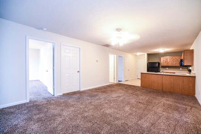 Building Photo - 150 Ruby Dr
