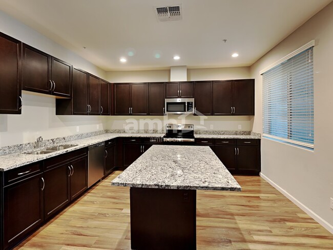 Building Photo - 20755 W Maiden Ln