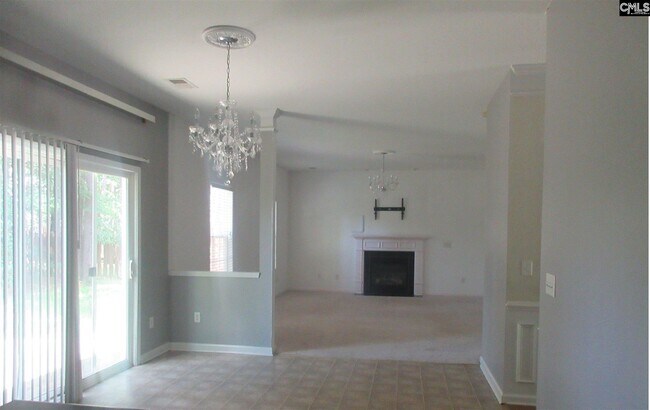 Building Photo - 242 Castlebury Dr