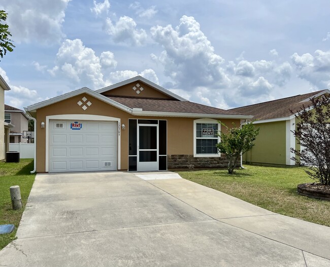 Building Photo - 12305 NE 48th Loop