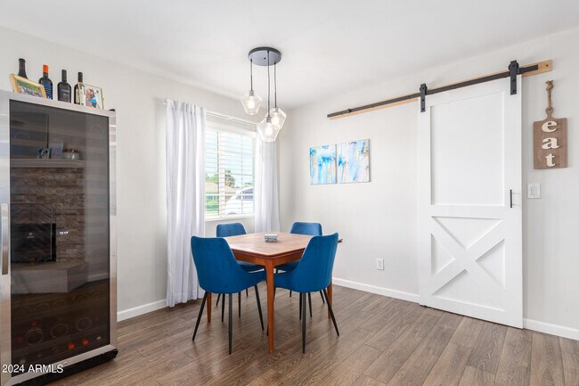 Foto del edificio - 3744 E Amelia Ave