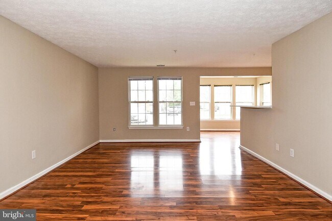 Building Photo - 2442 Blue Spring Ct