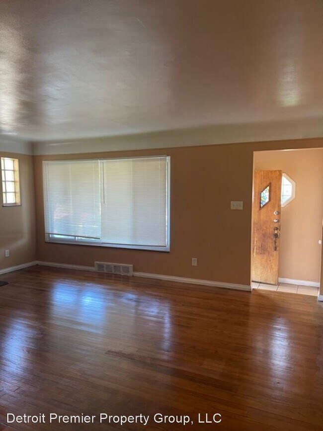 Building Photo - 3 br, 1 bath House - 16727 Patton St