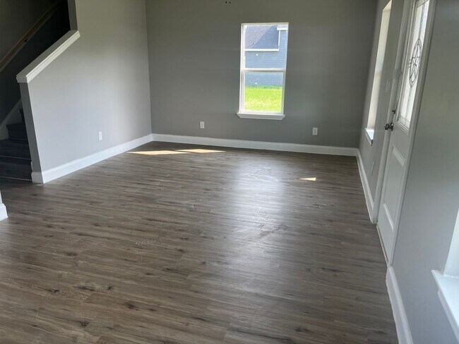 Building Photo - 3005 Arapaho Rd