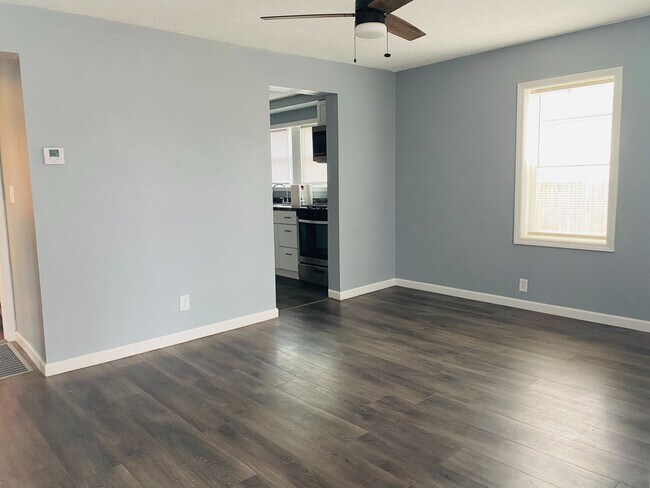 Building Photo - Charming 2-Bedroom Home with Private Driveway & Large Fenced Backyard