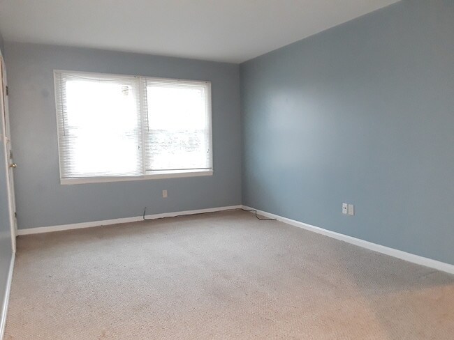 Building Photo - 1716 Bonnyville Blvd