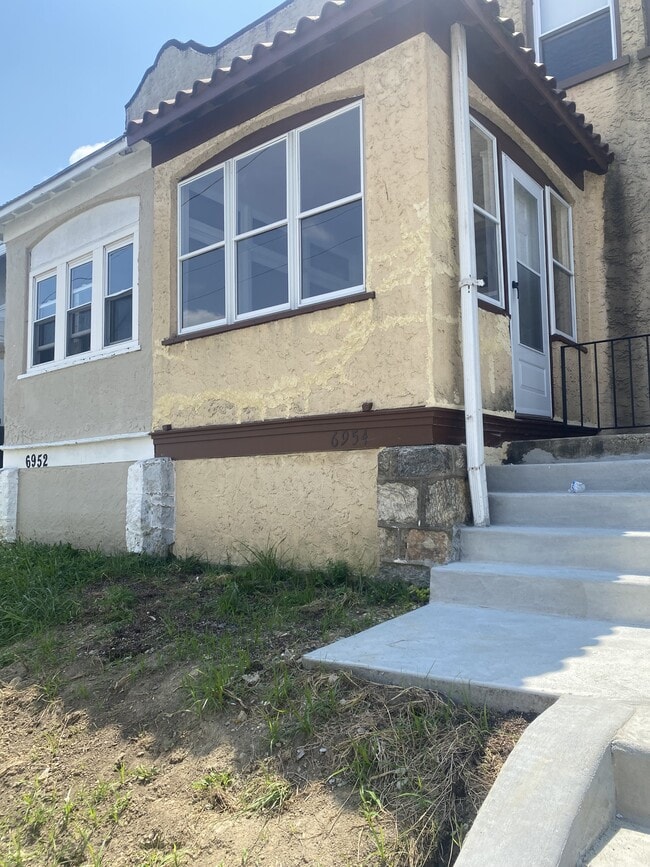 Building Photo - 6954 Clinton Rd