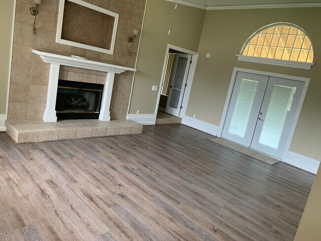 Foto del edificio - 2338 Briarwood Pl