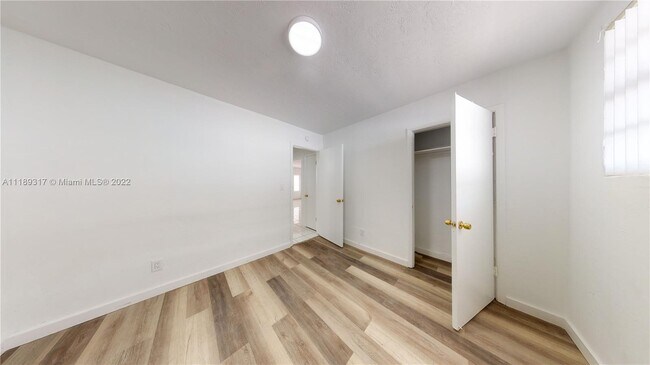 Building Photo - 505 NE 30th St