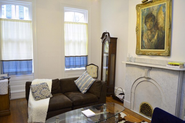 Foto del edificio - 120 N Lambert St