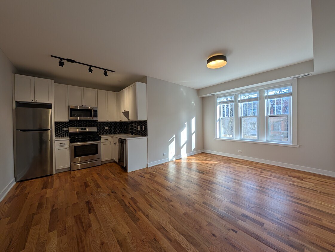 Foto principal - 648 W Wrightwood Ave